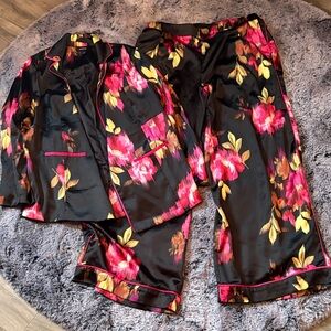 Floral Satin blazer and pants - Black and Pink